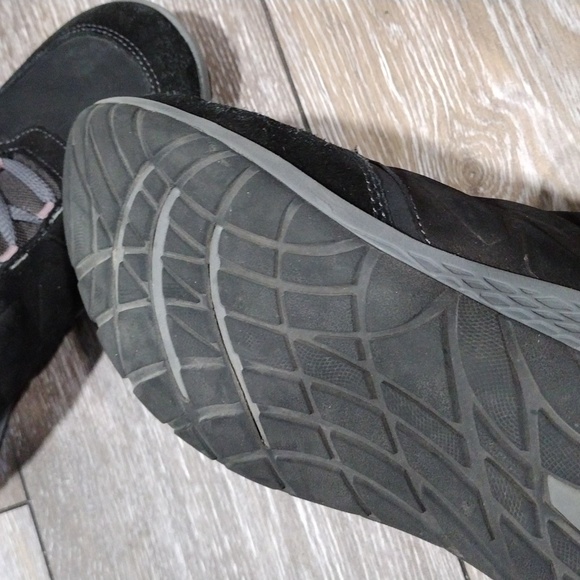 Easy Spirit black suede hiking boots. Size 11 - Picture 11 of 13